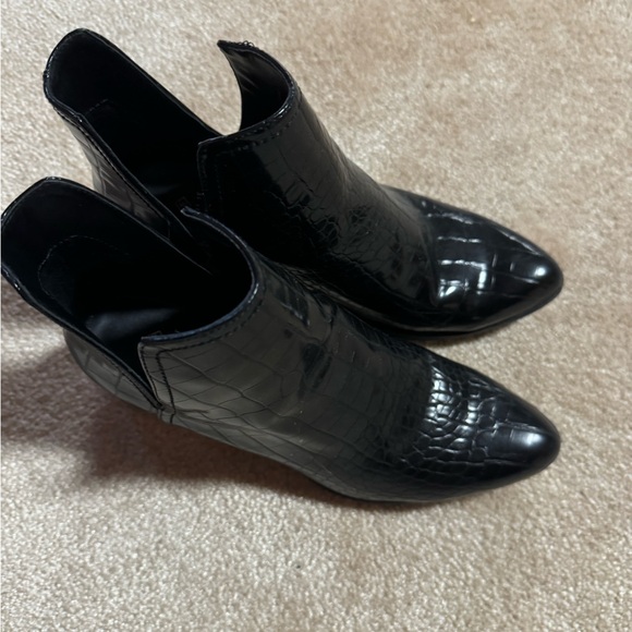 Calll it spring cut out booties - size 7.5 - Picture 2 of 4